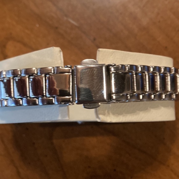 🌸NIB KENNETH COLE REACTION Womens Silvertone Watch - Picture 6 of 12